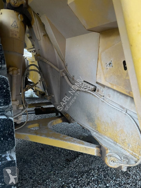 Sklápač Komatsu HD405