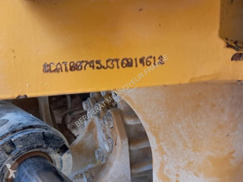Sklápač Caterpillar 745