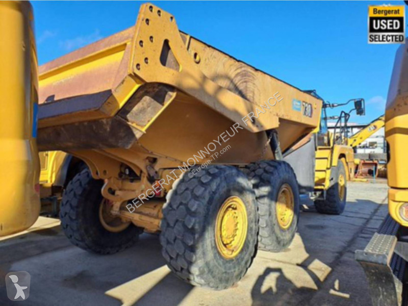 عربة قلابة Caterpillar