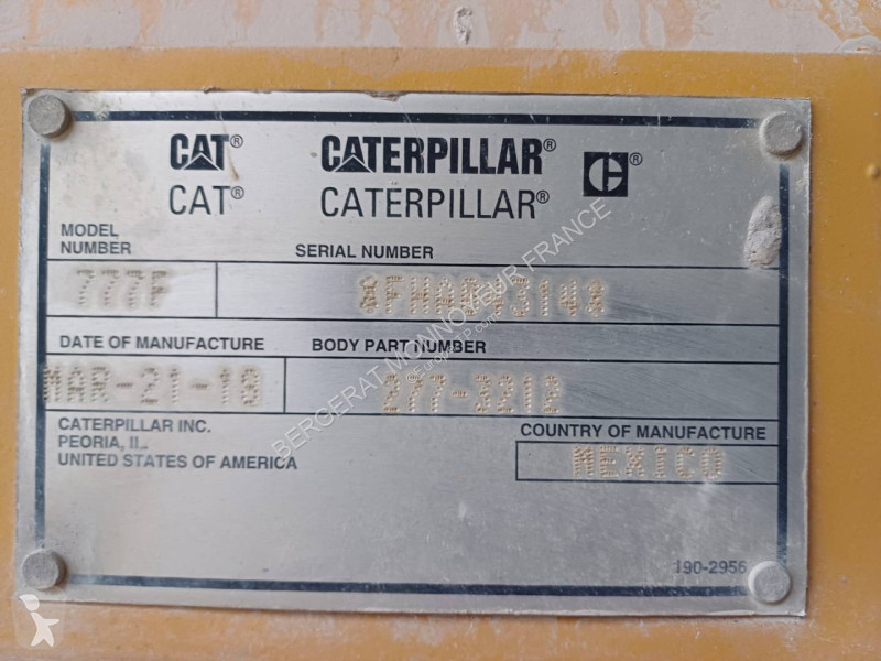 عربة قلابة Caterpillar
