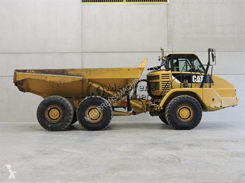 Sklápač Caterpillar 725
