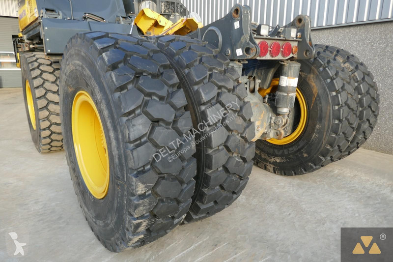 Sklápač Komatsu HD405-8
