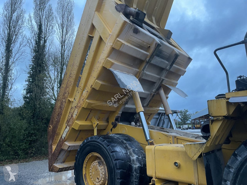 Sklápač Komatsu HD405