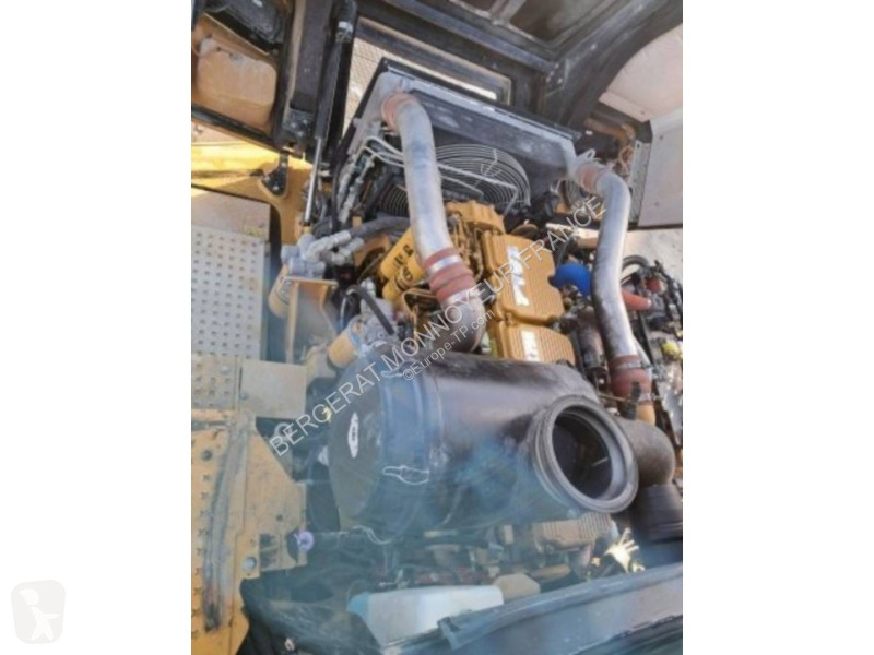 Sklápač Caterpillar 745