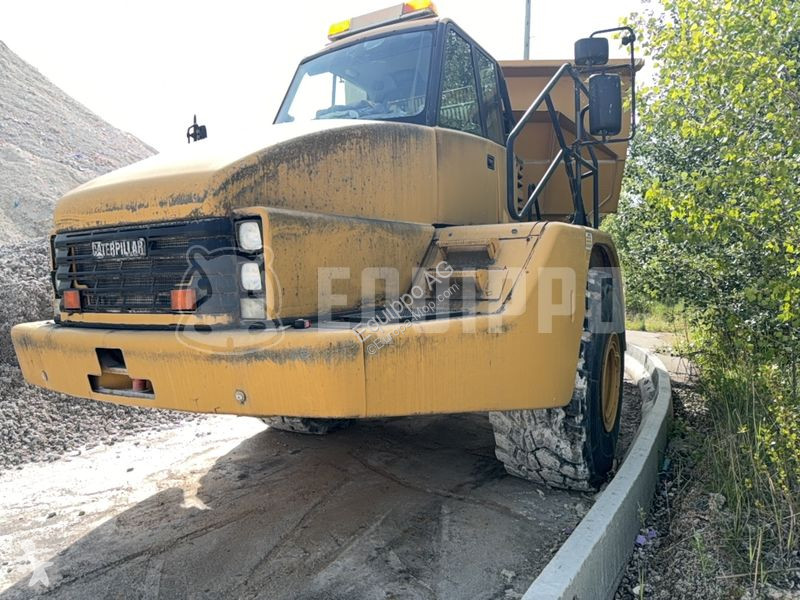 Sklápač Caterpillar 740