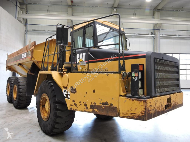Tombereau Caterpillar