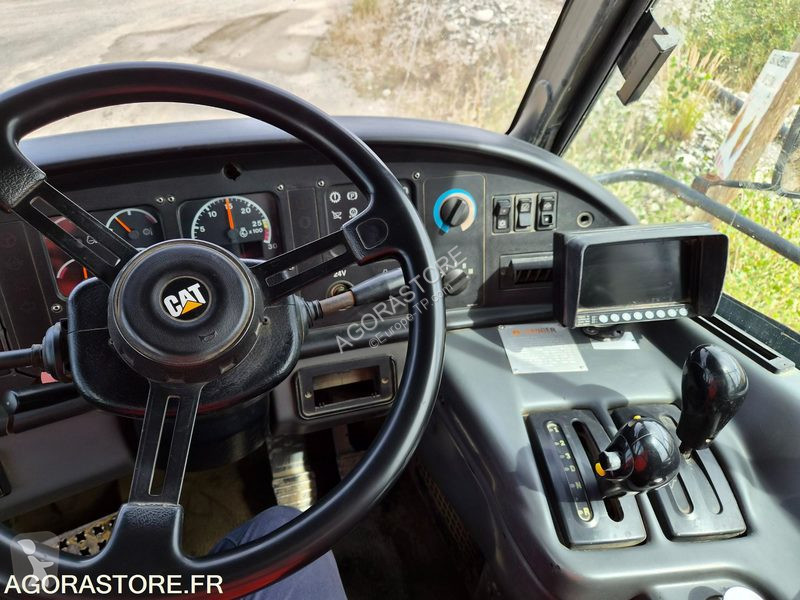 Tombereau Caterpillar 730