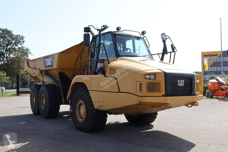عربة قلابة Caterpillar