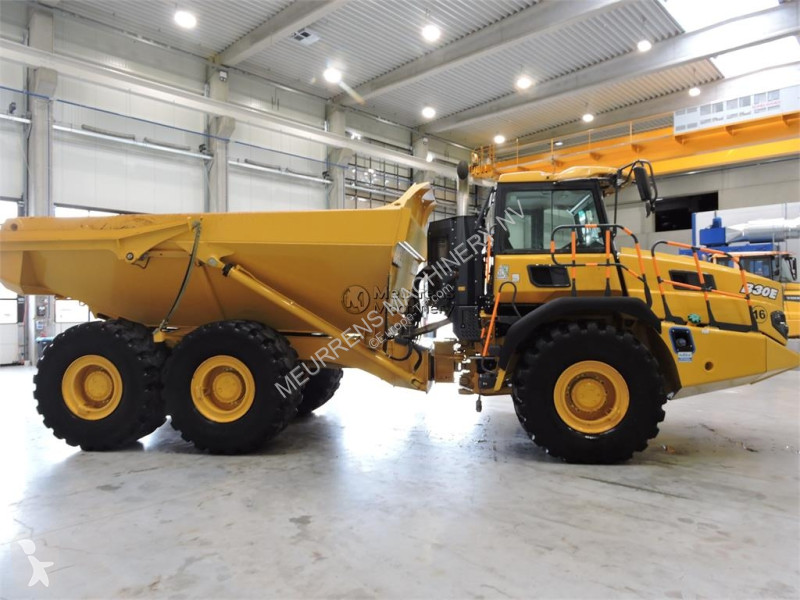 عربة قلابة Bell B30E