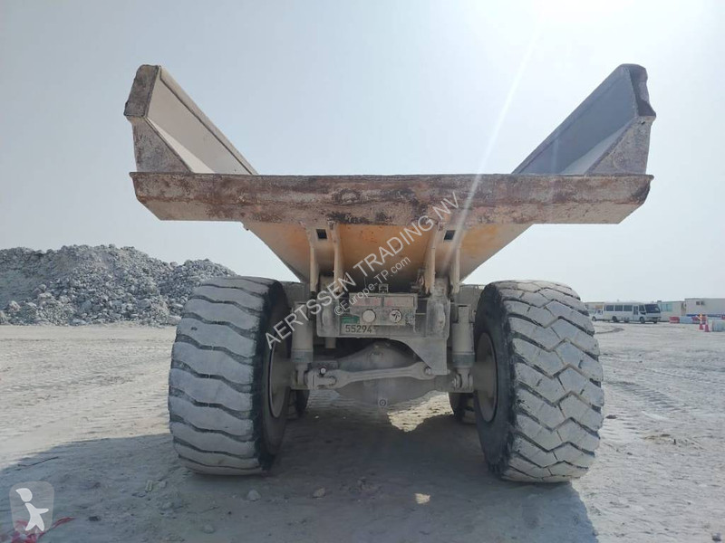 Dumper Komatsu R 4 pieces available in Abu Dhabi)