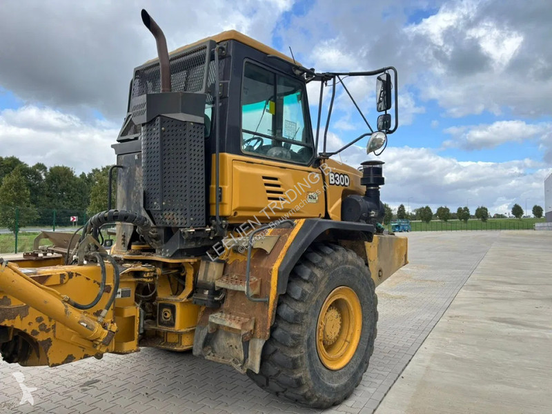عربة قلابة Bell 6x6 Articulated dumptruck, 2012...
