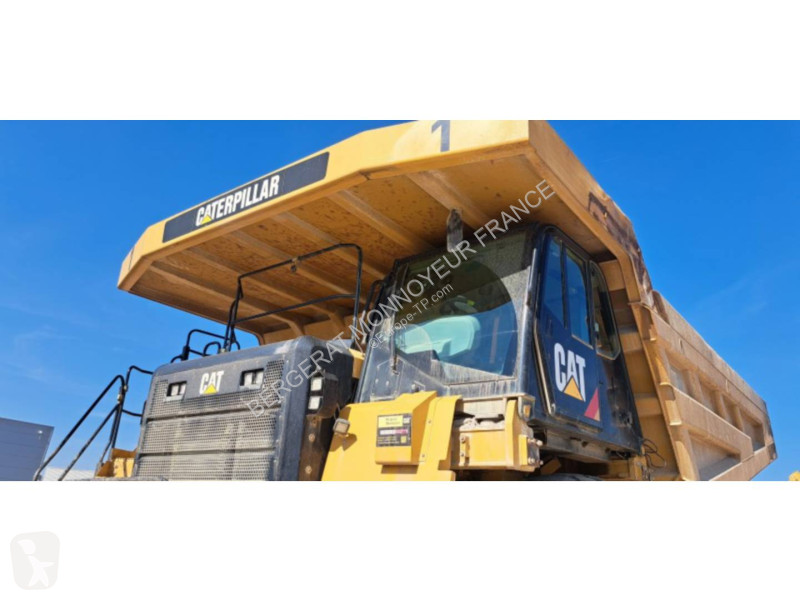 عربة قلابة Caterpillar