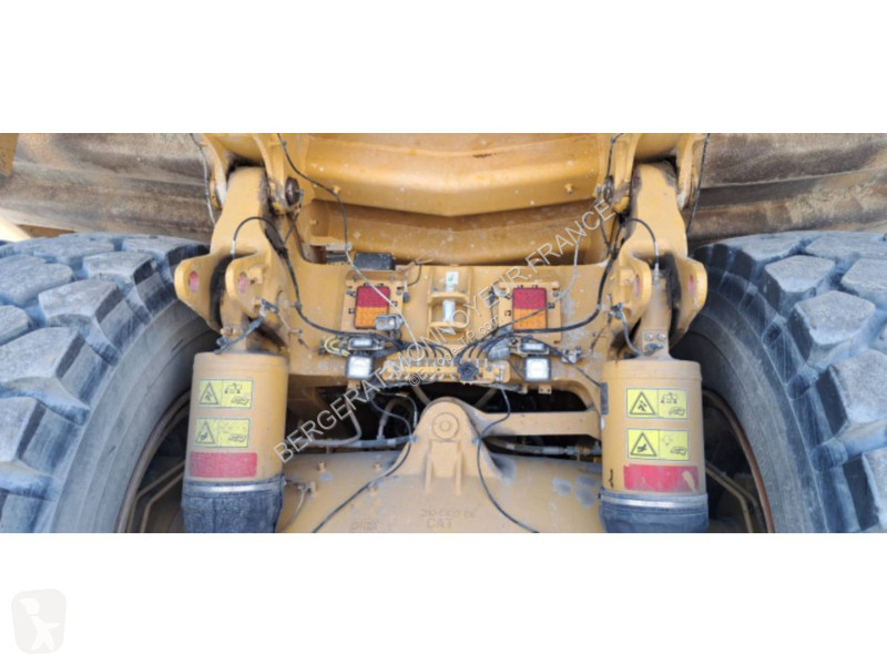 Карьерный самосвал Caterpillar