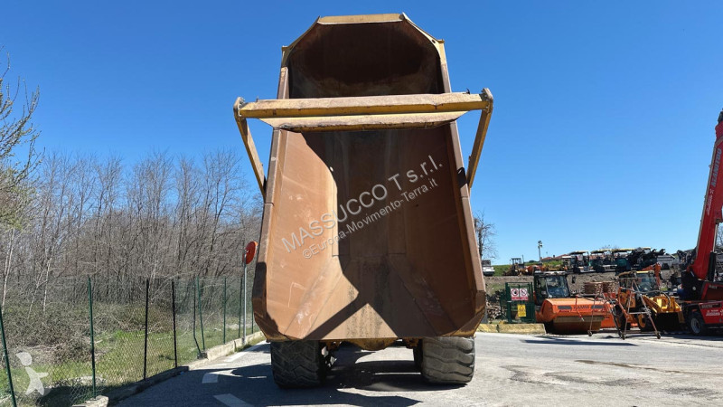 عربة قلابة Bell B30E 6x6