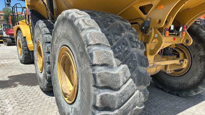 Sklápač Caterpillar 6X6