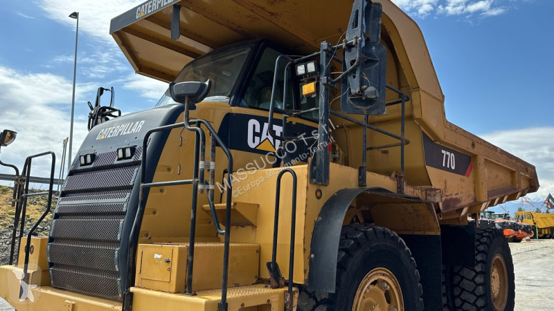 Tombereau Caterpillar 770