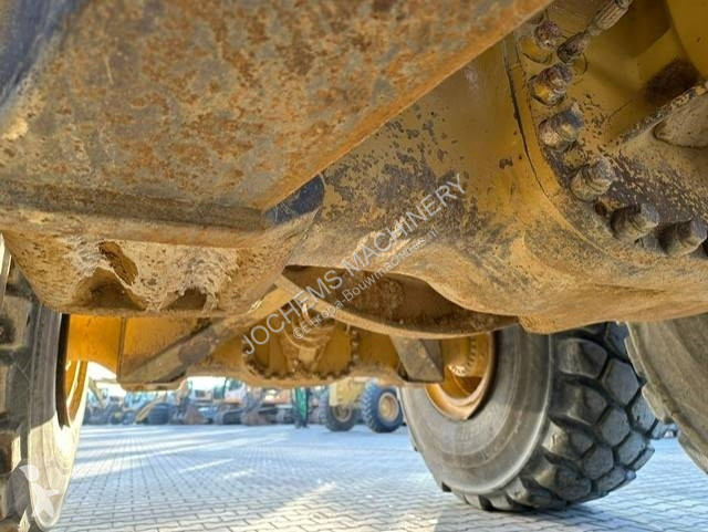 عربة قلابة Caterpillar 740 Dumper