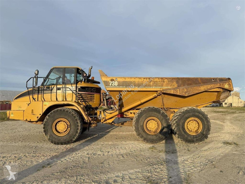 Карьерный самосвал Caterpillar 730