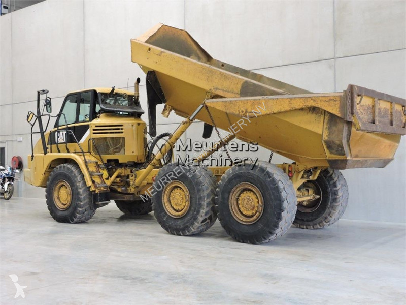 Sklápač Caterpillar 725