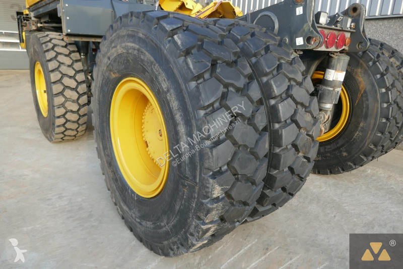 Sklápač Komatsu HD405-8