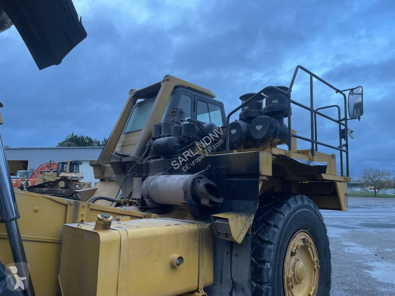 Sklápač Komatsu HD405