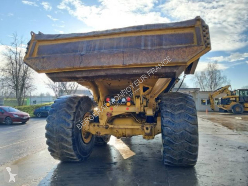 Sklápač Caterpillar 745