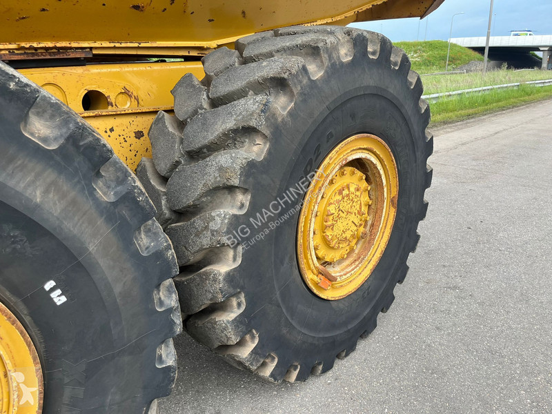 Dumper Caterpillar