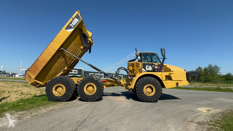 Dumper Caterpillar