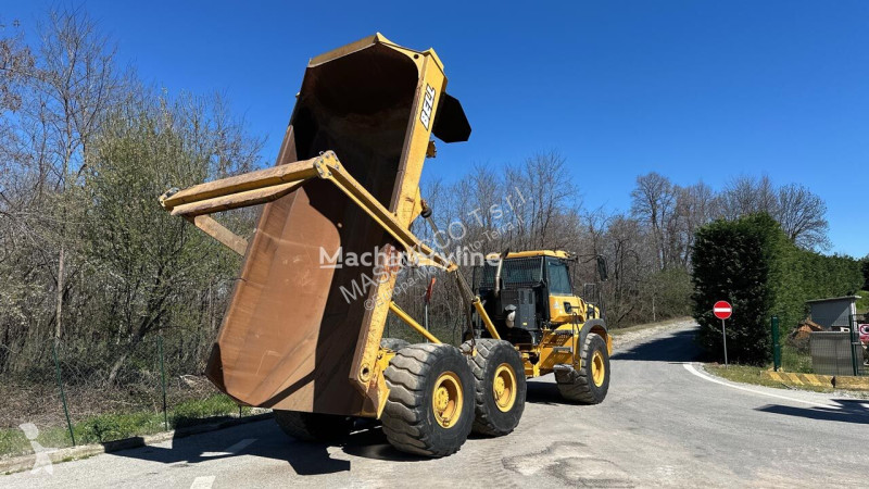 عربة قلابة Bell B30E 6x6