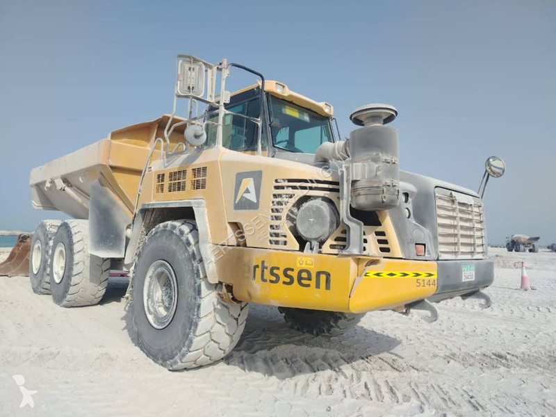 عربة قلابة Komatsu R (4 pieces available in Abu...
