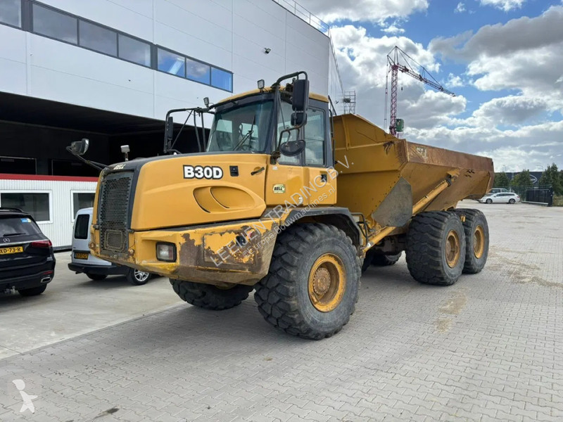 عربة قلابة Bell 6x6 Articulated dumptruck, 2012...