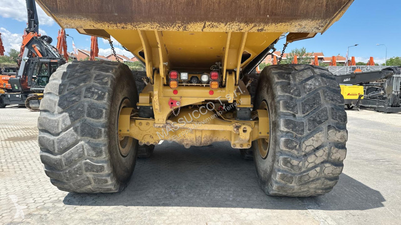 Sklápač Caterpillar 6X6