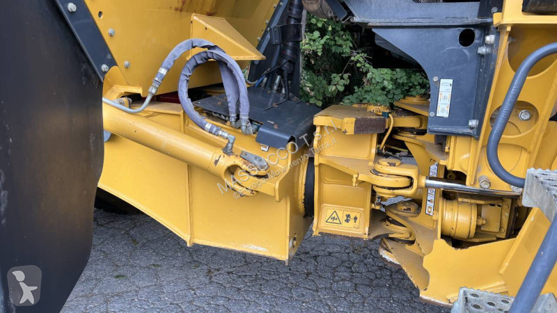 عربة قلابة Bell B20E 6X6