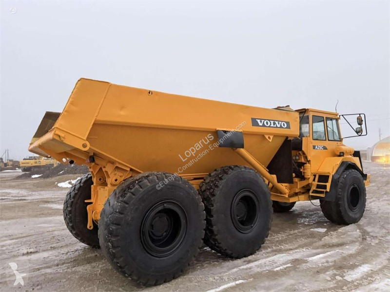 Карьерный самосвал Volvo