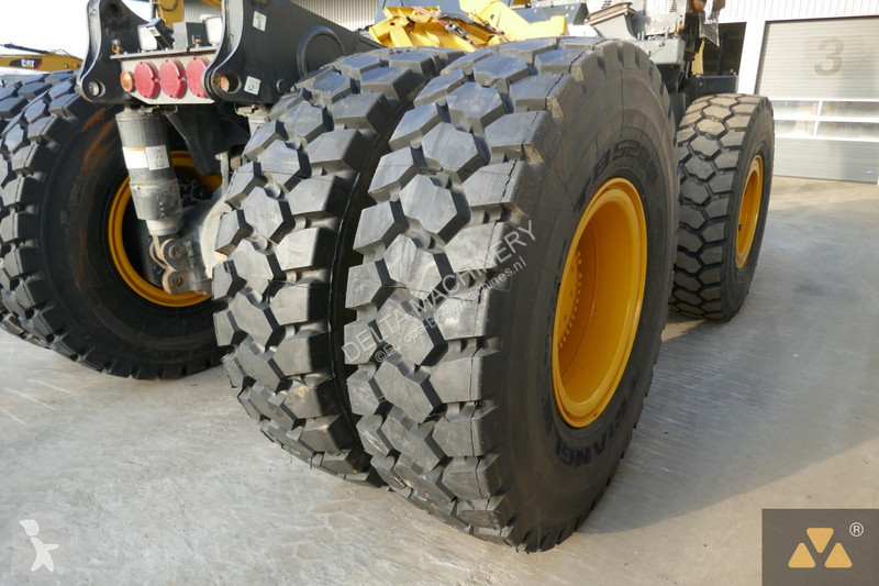 Sklápač Komatsu HD405-8