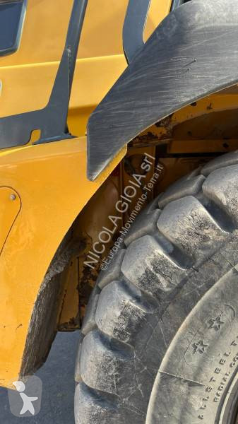 عربة قلابة Bell B25E