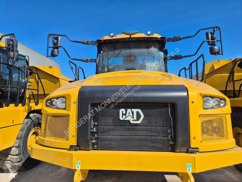 Tombereau Caterpillar