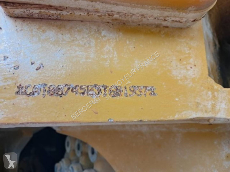 Sklápač Caterpillar 745