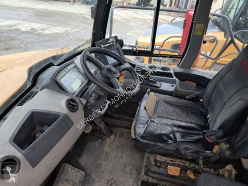 Sklápač Caterpillar 745