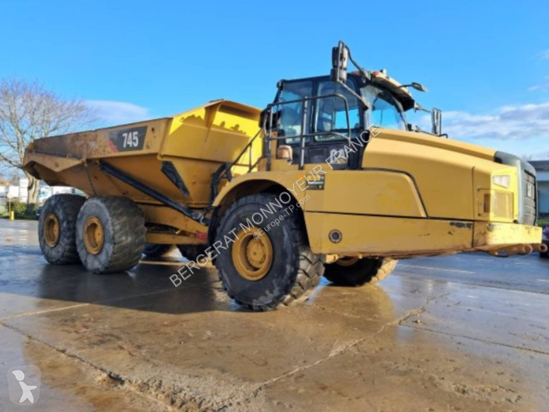 Sklápač Caterpillar 745