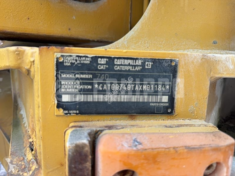 Sklápač Caterpillar 740