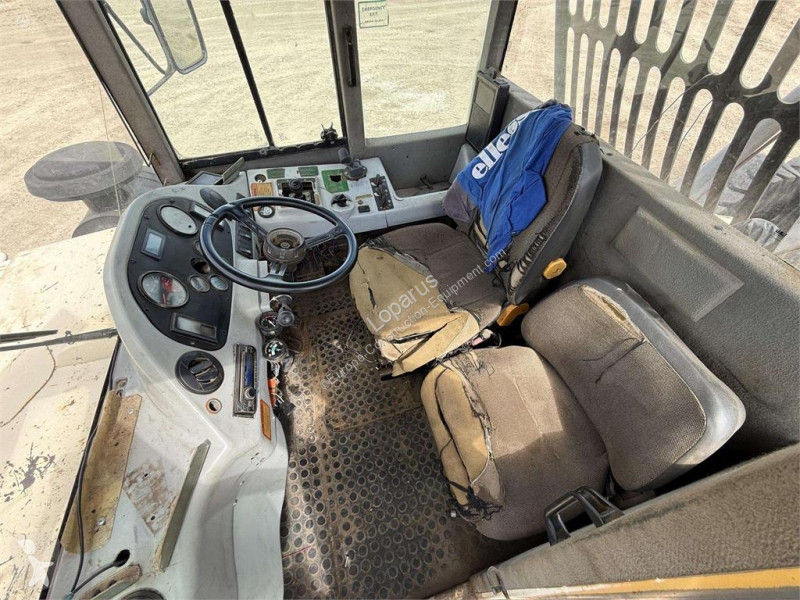 عربة قلابة Terex
