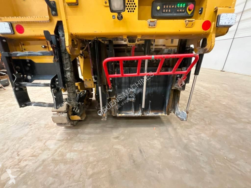 Motorový škrabák - scraper Caterpillar PM 310