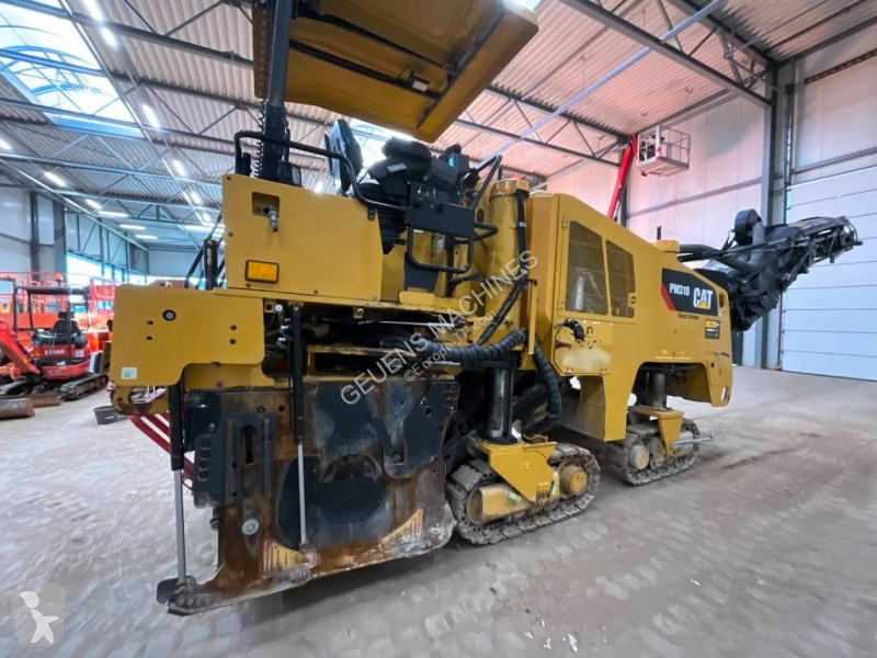 Motorový škrabák - scraper Caterpillar PM 310