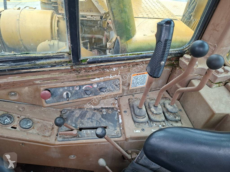 Motorový škrabák - scraper Caterpillar 631E (3...