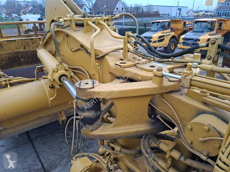 Motorový škrabák - scraper Caterpillar 631E (3...