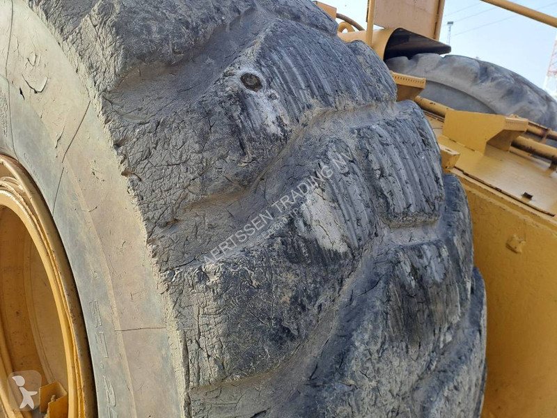 Motorový škrabák - scraper Caterpillar 631E (3...