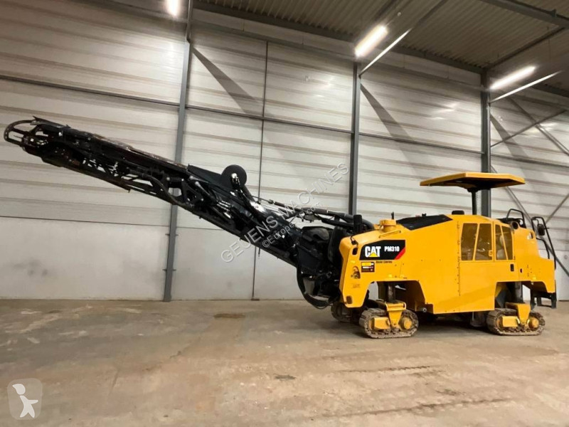 Motorový škrabák - scraper Caterpillar PM 310