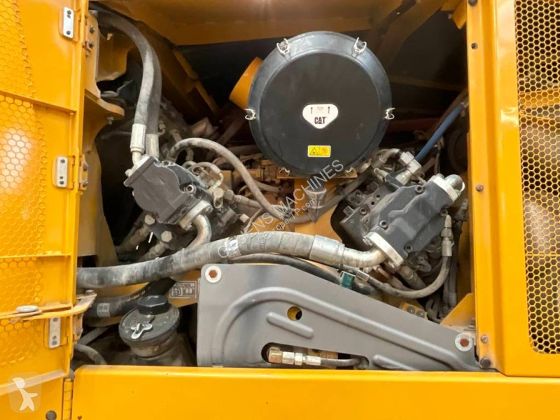 Motorový škrabák - scraper Caterpillar PM 310