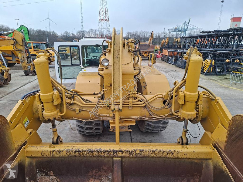 Motorový škrabák - scraper Caterpillar 631E...